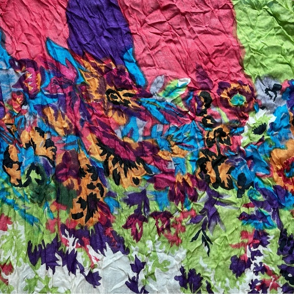 BNWOT VIBRANT FLORAL SPRING SCARF - Picture 8 of 8
